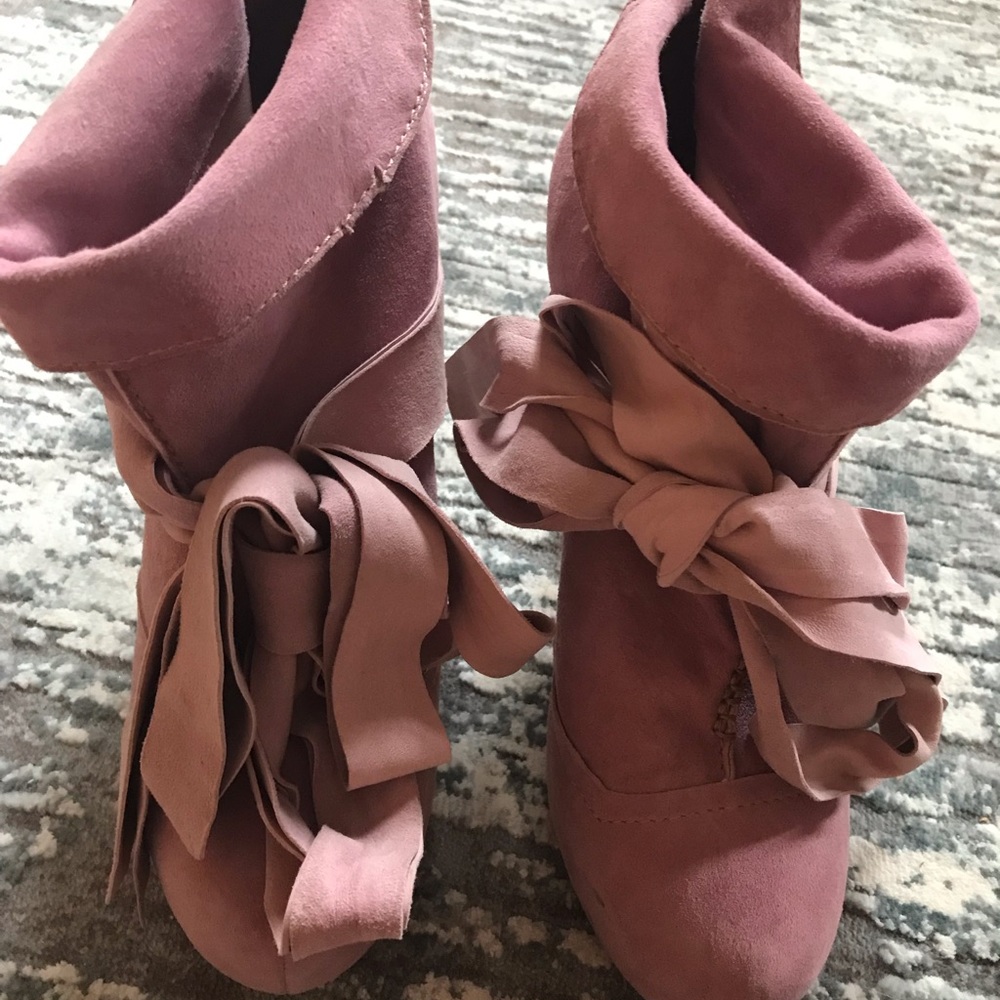 Cavage pink suede boots